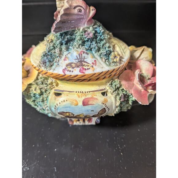 Italian covered bowl slight damage - Picture 4 of 8